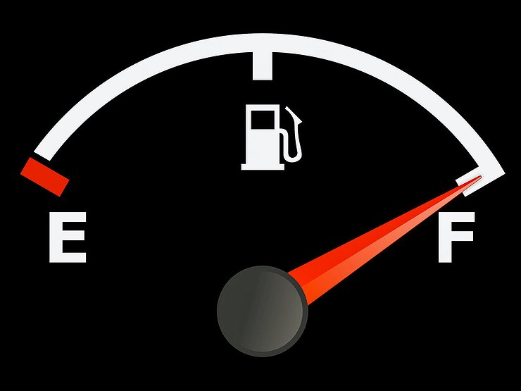 Чому заливати по 10 літрів у бак машини краще, ніж одразу повний